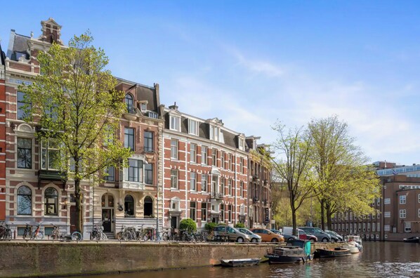 Exterior - Canal view home in the heart of Amsterdam (Amsterdam)