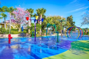 Children’s area - Lovely family-friendly condominium close to parks (Davenport)