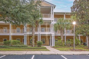 Exterior - Lovely family-friendly condominium close to parks (Davenport)