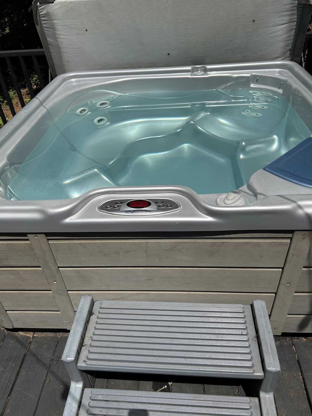 Bañera de hidromasaje al aire libre