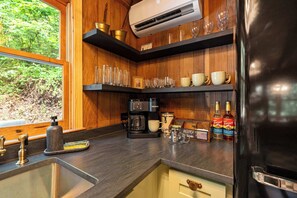 Fridge, microwave, oven, stovetop - Romantic Asheville Log Cabin w/ Hot Tub & Gym (Asheville)