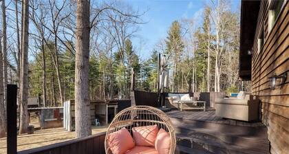 Blue & Yellow Suites on the farm: hot tub & sauna!