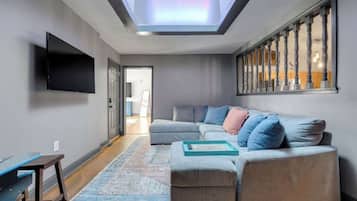 TV, peis og kontorer