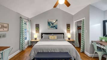 Een strijkplank/strijkijzer, wifi, beddengoed