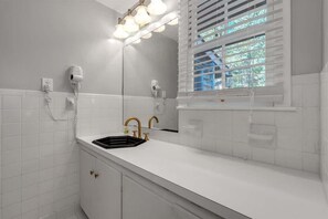 Bathroom - Farm Suite, King bed, firepit, BBQ grill, animals! (Asheville)