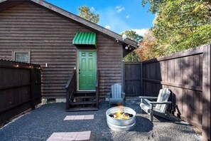 Terrace/patio - Green Door Suite on the Farm (Asheville)