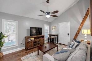 TV, offices - Green Door Suite on the Farm (Asheville)