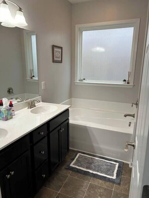 Dusche, Haartrockner, Handtücher