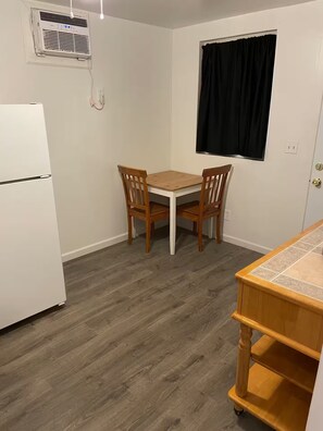 Dining - TAYLOR 1 BEDROOM SUITE FULL KITCHEN PRIVATE GATED YARD DWNTWN PHX CONVENTION CTR (Phoenix)