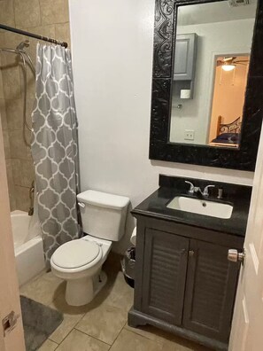 Hair dryer, towels, soap, toilet paper - TAYLOR 1 BEDROOM SUITE FULL KITCHEN PRIVATE GATED YARD DWNTWN PHX CONVENTION CTR (Phoenix)