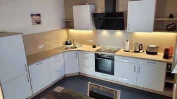 Kühlschrank, Ofen, Herdplatte, Geschirrspüler