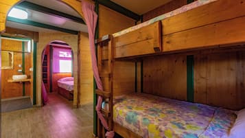 Family Bungalow, 2 Bedrooms, Garden View | Free WiFi