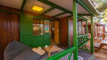 Bungalow familiar, 2 habitaciones, vistas al jardín | Terraza o patio