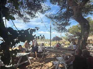 Outdoor dining - Camping Laplaya Ibiza (Santa Eulalia del Rio)