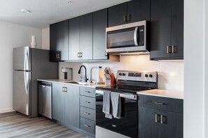 Refrigerador, microondas, horno y parrilla de estufa 