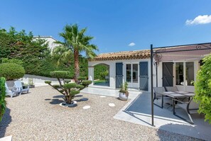 Outdoor dining - VILLA TAHA'A Fréjus quiet and sunny 5 minutes from the most beautiful beaches (Fréjus)