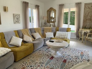 TV - VILLA TAHA'A Fréjus quiet and sunny 5 minutes from the most beautiful beaches (Fréjus)