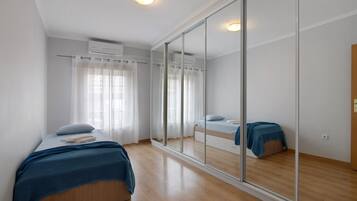 3 makuuhuonetta, silitysrauta/-lauta, Wi-Fi, vuodevaatteet