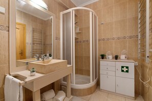 Dusche, Haartrockner, Handtücher