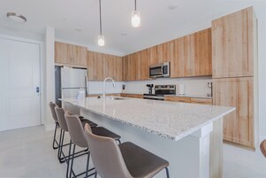 公寓 (1 Bedroom) | 私人厨房 | 冰箱、微波炉、烤箱、炉灶