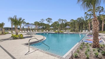 Kolam renang terbuka, kerusi lepak pantai