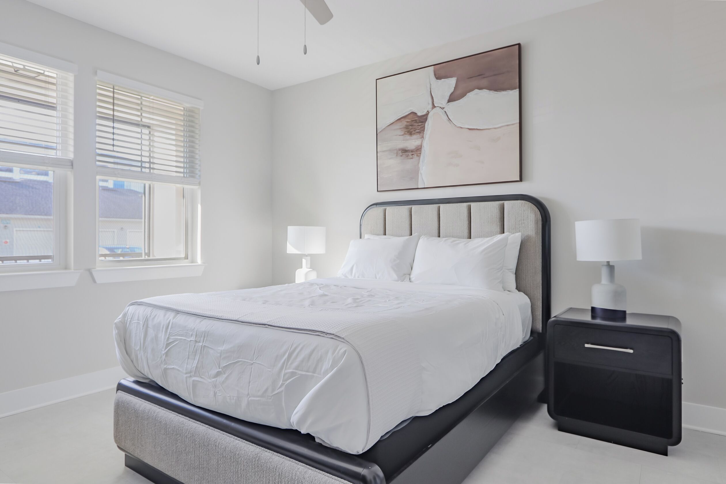 Appartement (1 Bedroom) | 1 chambre, décor unique, ameublement unique, bureau