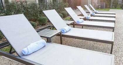 Landing Amazing 1bd, Clubhouse, Pool