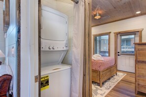 小木屋, 多張床, 熱水浴缸, 花園景 (Little Haven Chalet) | 內部