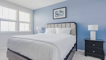 Appartement (2 Bedrooms) | 1 chambre, décor unique, ameublement unique, bureau