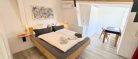 2 bedrooms, travel cot, WiFi, bed sheets