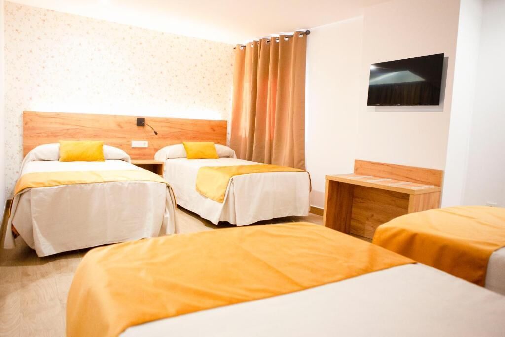 Superior vierpersoonskamer | Een bureau, geluiddichte muren, gratis wifi