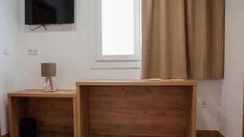 Kamer, 1 twee- of 2 eenpersoonsbedden, 1 queensize bed, rolstoeltoegankelijke douche, niet-roken | Interieur