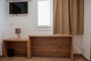 Double or Twin Room, 1 Queen Bed, Roll-in Shower, Non Smoking | Interior - Pensión Angel (Huelma)