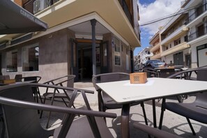 Outdoor dining - Pensión Angel (Huelma)