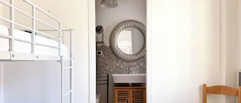 3 soverom, strykejern/-brett, wi-fi (inkludert) og sengetøy