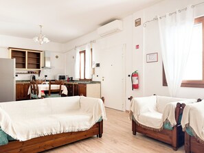 Smart TV - Cascall Marì - Two Bedroom Apartment, Sleeps 4 (Alghero)