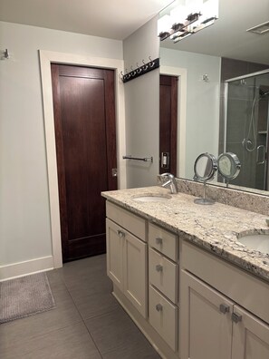 Hair dryer, towels, soap, toilet paper - Enjoy a stylish experience at this centrally-located place. (Grand Haven)