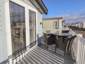 Outdoor dining - CG 55 (Rhyl)