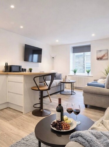 Modern 2BR apt in Central Penzance • Walk to Sea