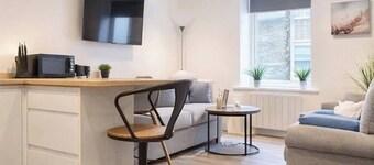 Modern 2BR apt in Central Penzance • Walk to Sea