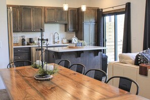 Dining - Peaks & Pines - Sweeping Mountain Views (Columbia Falls)
