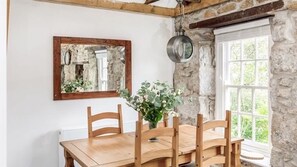 Dining - Boatman's Cottage Mousehole- Sleeps 4 -Garage (Mousehole)
