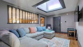 Télévision, cheminée