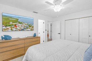 5 bedrooms, WiFi, bed sheets - Bayside Dreams waterfront pool home 5 br/3bath with dock. (Key Largo)