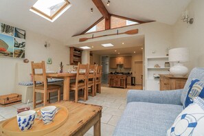 Living area - Shipwrights, 11 Coronation Road (Salcombe)