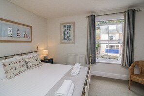 4 bedrooms, individually decorated, individually furnished, free WiFi - Shipwrights, 11 Coronation Road (Salcombe)