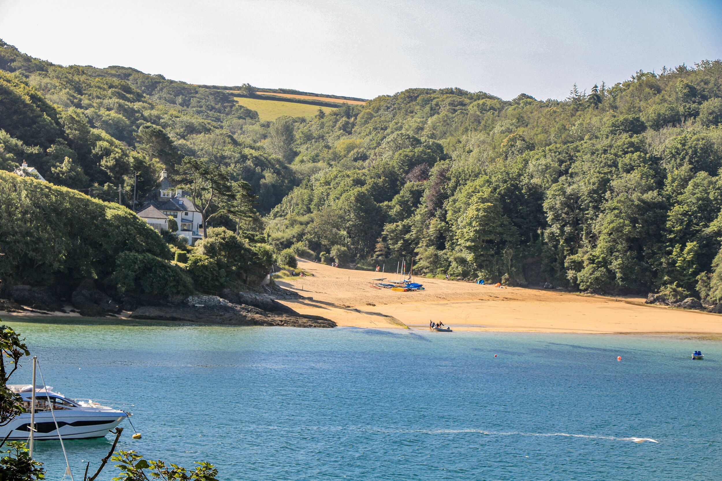 بالقرب من الشاطئ