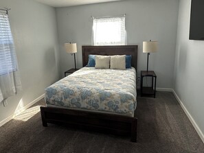 5 habitaciones, tabla de planchar con plancha, wifi y ropa de cama 