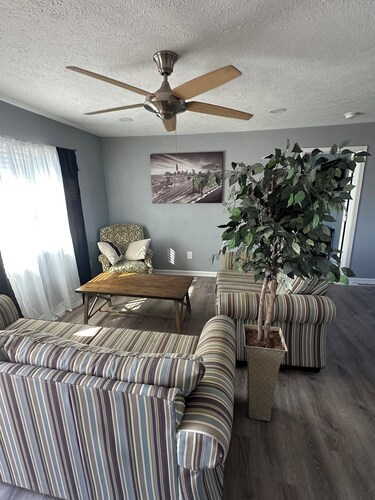 Beautiful 5-bedroom house with AC in welcoming Panama City