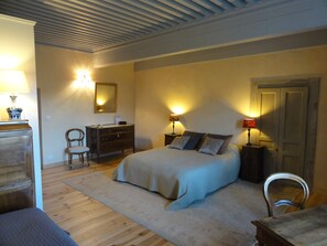 2 bedrooms, WiFi, bed sheets - Bienvenue à la Maison Forte de Chabanolles - Un lieu singulier et authentique (Retournac)